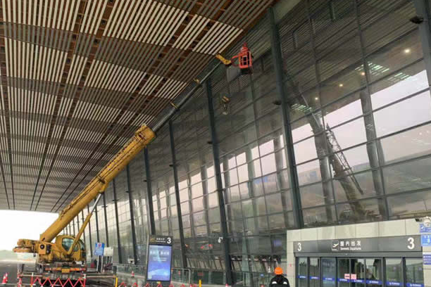 江城玻璃幕墙维护和保养